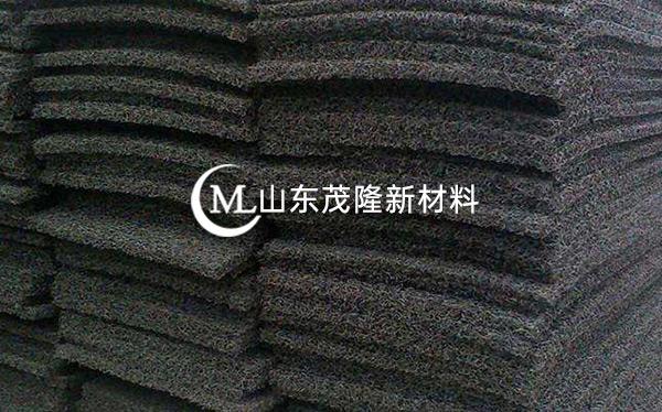 《銀西鐵路四標項目經(jīng)理部》復合土工膜、滲水片材施工