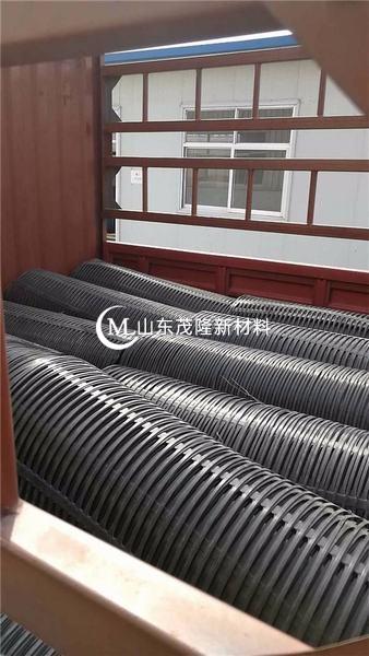 鋼塑土工格柵不易腐爛，多年運(yùn)用而強(qiáng)度基本不變