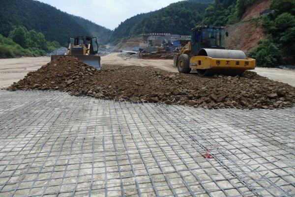 在高速公路修建時鋪設鋼塑土工格柵能起到什么作用呢？  第3張