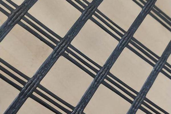 玻纖土工格柵性能解析:了解其特點(diǎn)與優(yōu)勢 第1張